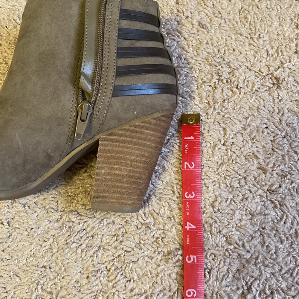 Heeled booties - Picture 9 of 11